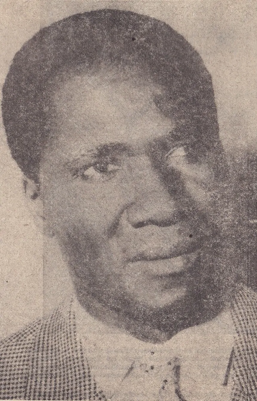 Portrait en noir et blanc d'Ahmed Sékou Touré, parue dans un journal, où l'on voit ce dernier, vêtu d'une veste à carreaux, regardant vers l'objectif.